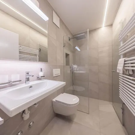 New Exclusive With Efireplace, Pool & Sauna *