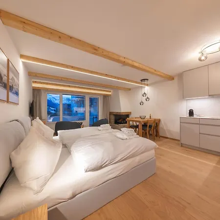 New Exclusive With Fireplace, Pool & Sauna דירה