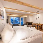 New Exclusive With Efireplace, Pool & Sauna 아파트 *