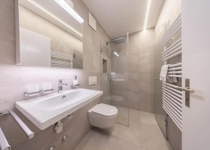 New Exclusive With Efireplace, Pool & Sauna *